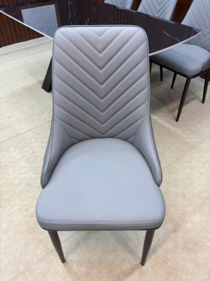 Bộ bàn ăn chân chữ A mặt đá đen ghế xương cá màu xám 